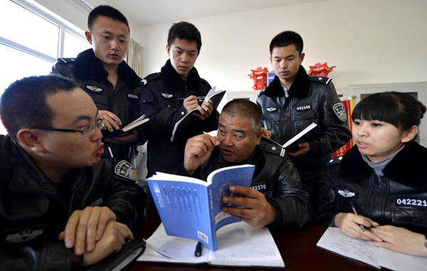 A ranger practices his skills at Zhenglanqi railway station in Xilinhot, North China’s Inner Mongolia autonomous region on April 16. (Photo/Xinhua)