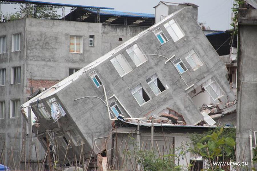 Photo taken on April 21, 2013 shows the damaged house in the quake-hit Zhongling Village of Baoxing County, southwest China's Sichuan Province. The village suffered severe damage in the earthquake as most of the houses were built by villagers and couldn't endure quake. (Xinhua/Xu Qiang)