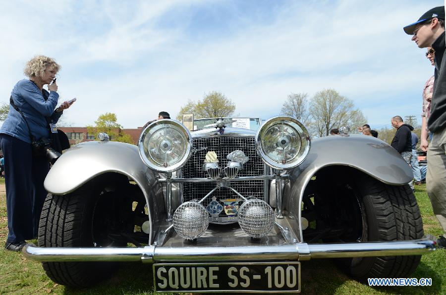 People look at a vintage Squire car during an antique auto show in New York, the United States, on April 28, 2013. (Xinhua/Wang Lei)