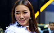 Models pose for Fuzhou Auto Fair