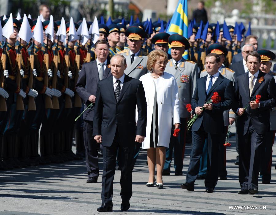 Russia's President Vladimir Putin attends a wreath laying ceremony at the Tomb of the Unknown Martyrs in Moscow, on May 8, 2013, to commemorate the Patriotic War of the Soviet Union, one day prior to the Victory Day. (Xinhua/Jiang Kehong)