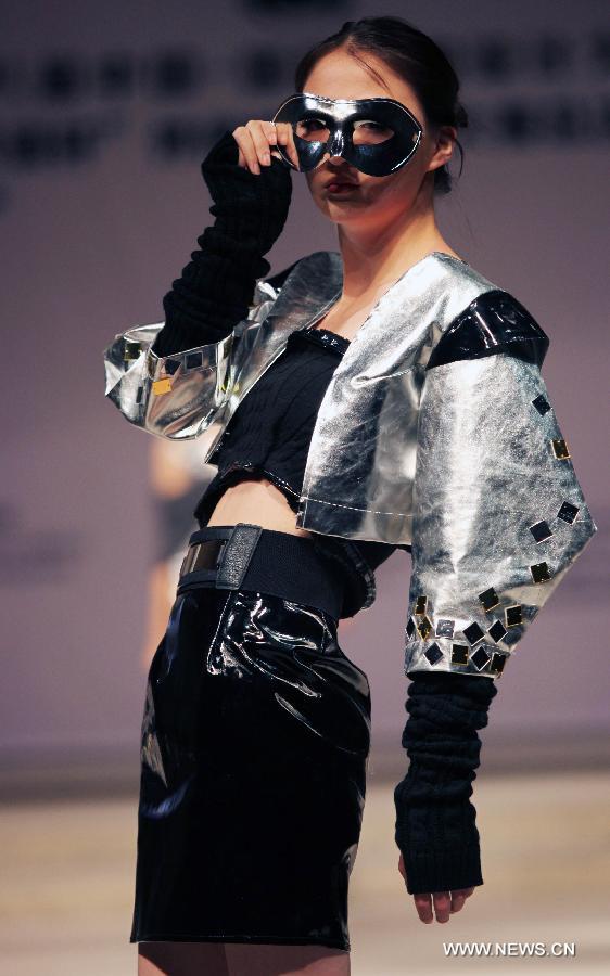 A model presents a creation made of warp knitted fabric during the 8th China International Knitting Design Awards in Shanghai, east China, May 11, 2013. (Xinhua/Shen Da) 