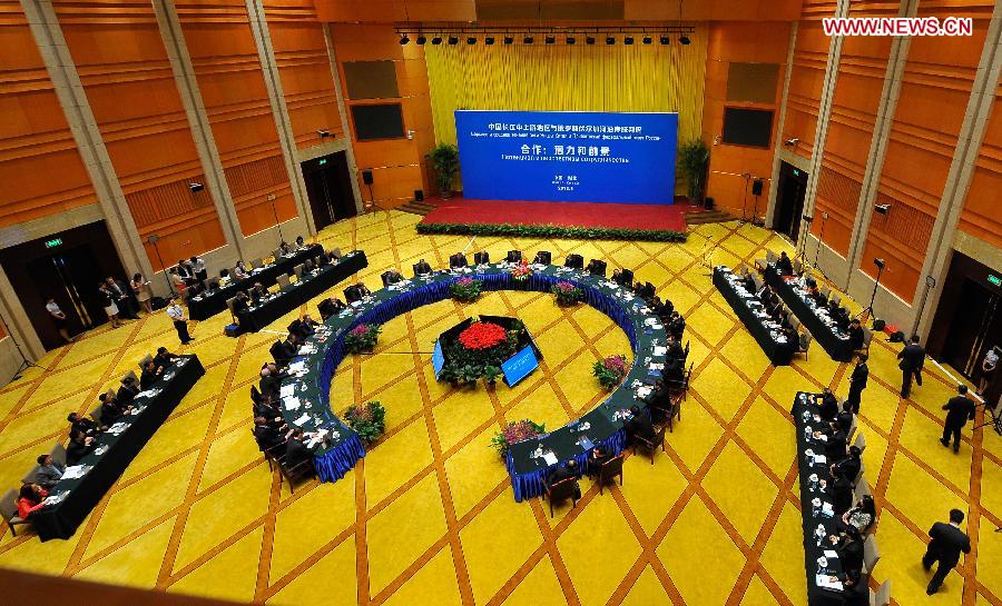 The forum attended by local leaders from the middle and upper reaches of China's Yangtze River and Russia's Volga Federal District is held in Wuhan, capital of central China's Hubei Province, May 14, 2013. (Xinhua/Cheng Min) 