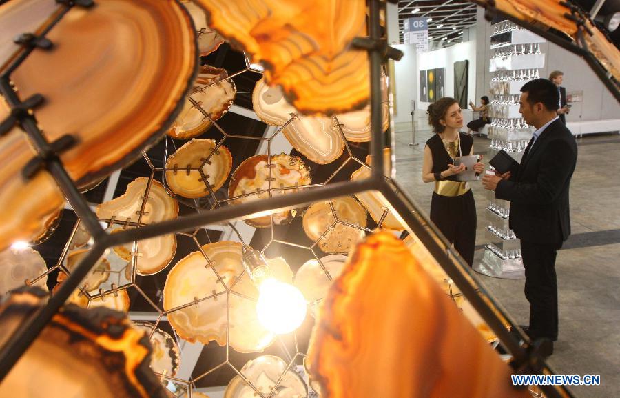 Visitors talk during the exhibition Art Basel in Hong Kong, in south China's Hong Kong, May 22, 2013. Art Basel in Hong Kong, the latest leg of the international circuit, will kick off here on Thursday. (Xinhua/Lui Siu Wai) 