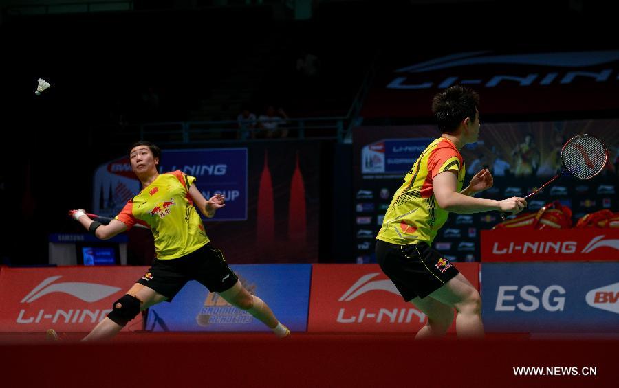 China's Yu Yang (R) and Wang Xiaoli compete during the women's doubles badminton match against Indonesia's Natsir Liliyana and Maheswari Nitya Krishinda at the quarterfinals of the Sudirman Cup World Team Badminton Championships in Kuala Lumpur, Malaysia, on May 23, 2013. China won 3-2 to enter the semifinals. (Xinhua/Chong Voon Chung)