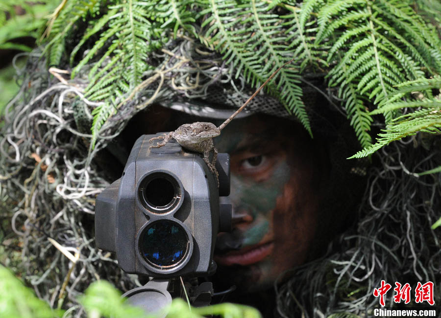 Snipers of the Chinese People's Liberation Army (PLA) participate in military training at a base in Chengdu, Southwest China's Sichuan Province, May 22, 2013. Altogether snipers from over 40 troops of more than 10 corps including the army, navy, air force and the Second Artillery Corps took part in the 40-day training that concluded on Wednesday. [Photo: CNS/Wu Sulin] 