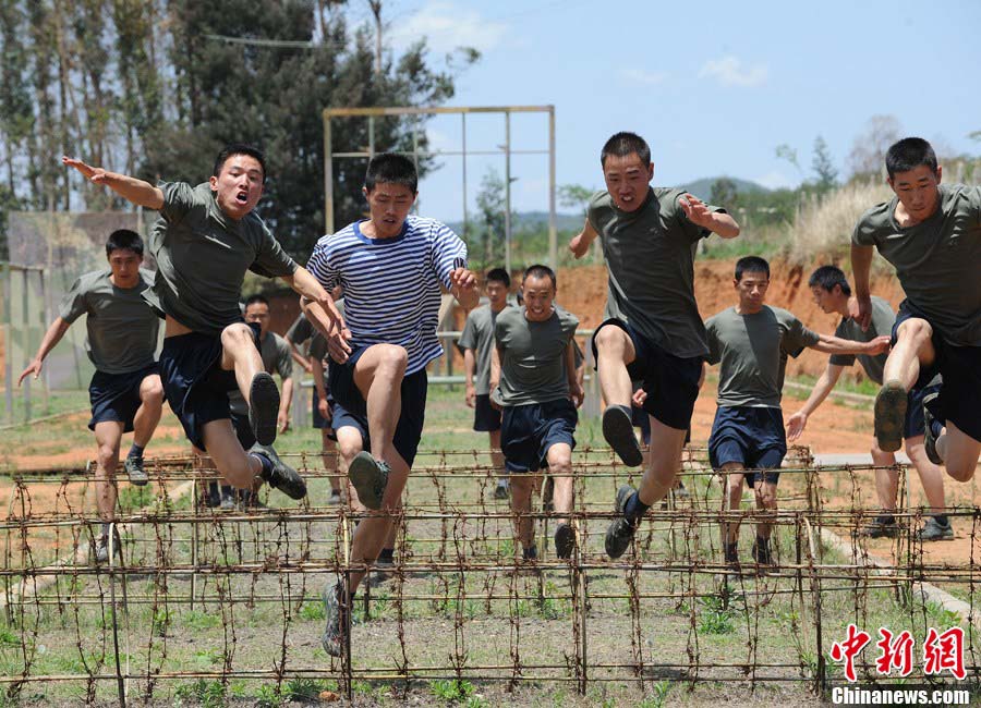 Snipers of the Chinese People's Liberation Army (PLA) participate in military training at a base in Chengdu, Southwest China's Sichuan Province, May 22, 2013. Altogether snipers from over 40 troops of more than 10 corps including the army, navy, air force and the Second Artillery Corps took part in the 40-day training that concluded on Wednesday. [Photo: CNS/Wu Sulin] 