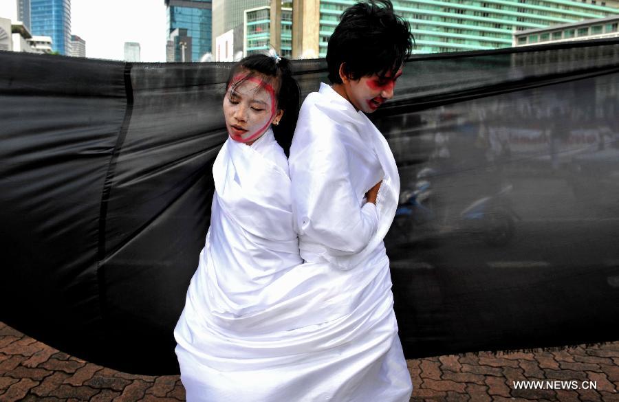 Performers from Komunitas Kretek, or the Cigarette Community, perform on the World No Tobacco Day in Jakarta, Indonesia, May 31, 2013. Indonesian cigarette community refused commemoration of the World No Tobacco Day on May 31. About 70 percent of adult males smoke in Indonesia. (Xinhua/Agung Kuncahya B.)