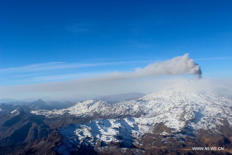 Image provided by Chile's National Service of Geology and Mining (Sernageomin) and Chile's National Emergency Office (Onemi) shows Copahue volcano spewing ash near Chile's southern town of Alto Biobio, on May 24, 2013. Some 1,400 Chilean residents near Copahue Volcano have been evacuated after an alert was issued on an imminent eruption, a local official said on May 31, 2013. (Xinhua/SERNAGEOMIN/ONEMI)