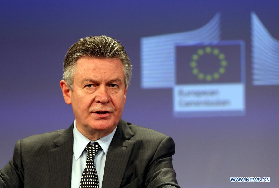 The European Union trade commissioner Karel De Gucht speaks during a press conference in Brussels, capital of Belgium, on June 4, 2013. EU has decided to impose provisional anti-dumping duties on imports of solar panels, cells and wafers from China. (Xinhua/Gong Bing) 