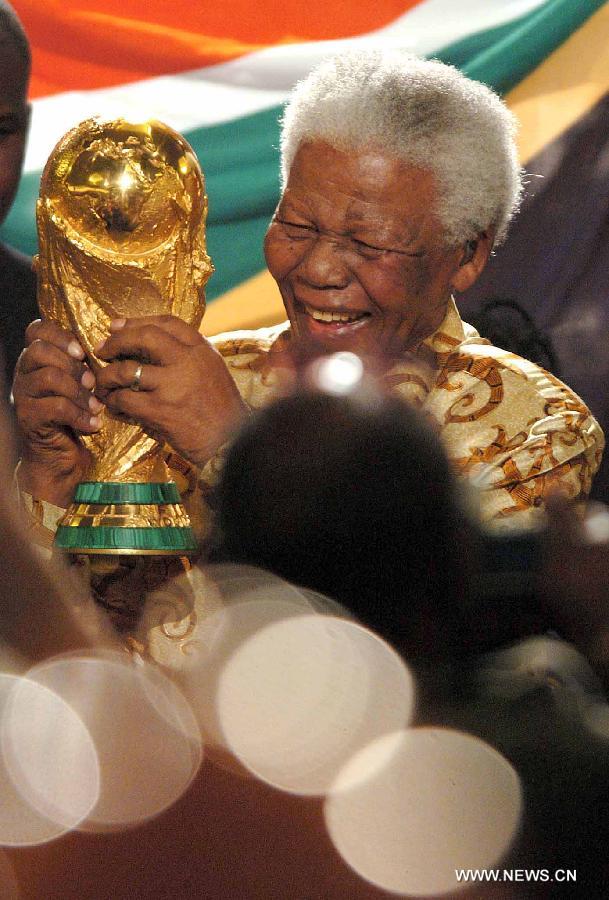 File photo taken on May 15, 2004 shows the former president of South Africa Nelson Mandela (R) holding the Titan Cup as South Africa was announced to host the 2010 FIFA World Cup in Zurich, Switzerland. Former South African President Nelson Mandela is in "serious but stable" condition after being taken to a hospital to be treated for a lung infection, the government said Saturday, prompting an outpouring of concern from admirers of a man who helped to end white racist rule. (Xinhua/Qi Heng)