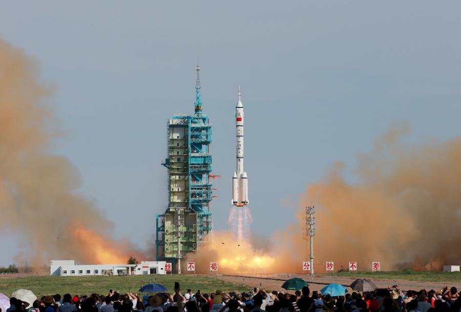 The Long March-2F carrier rocket carrying China's manned Shenzhou-10 spacecraft blasts off from the launch pad at the Jiuquan Satellite Launch Center in Jiuquan, northwest China's Gansu Province, June 11, 2013. (Xinhua/Li Gang)