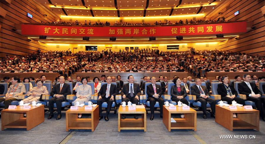 Yu Zhengsheng (C, front), member of the Standing Committee of the Political Bureau of the Communist Party of China (CPC) Central Committee and chairman of the National Committee of the Chinese People's Political Consultative Conference, attends the conference of the 5th Straits Forum in Xiamen of southeast China's Fujian Province, June 16, 2013.(Xinhua/Li Tao)