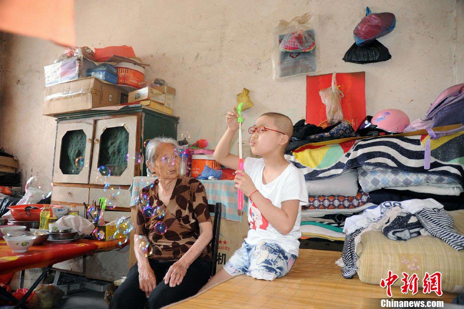 Ms. Xue hides Hao Xin's health condition from her mother because she doesn't want the old and sick person get worried anymore. (Photo/CNS) 