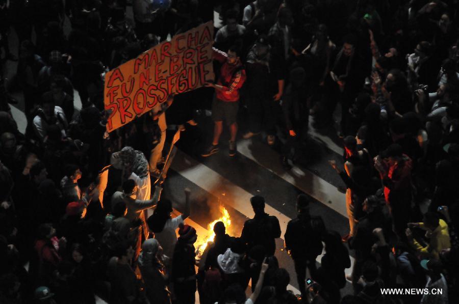 Brazilian demonstrators take part in a protest against price increase of public transport, and the millionaire Brazilian government spending for the FIFA Confederations Cup Brazil 2013 and World Cup Brazil 2014, in Sao Paulo, Brazil, on June 18, 2013. (Xinhua/J. Duran Machfee/Futurapress/Agencia Estado) 