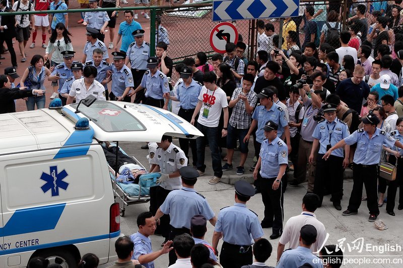 Five people were hurt in a stampede here on Thursday afternoon when former England captain David Beckham arrived at Tongji University.(Photo/CFP)