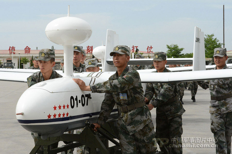 A 30-day training for the key operators of the new-type reconnaissance UAV concludwa successfully. (China Military Online/Wu Sulin)