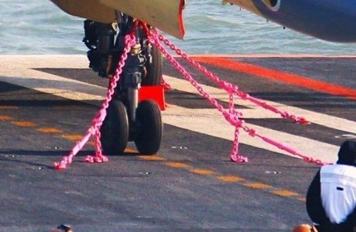 J-15 fighter jet fastened on aircraft carrier (Photo: xinhuanet.com)