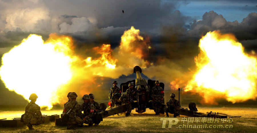 The officers and men of the two artillery regiments conduct live-ammunition firing drill at the Zhurihe Combined Tactics Training Base in Inner Mongolia. (China Military Online /Qiao Tianfu)