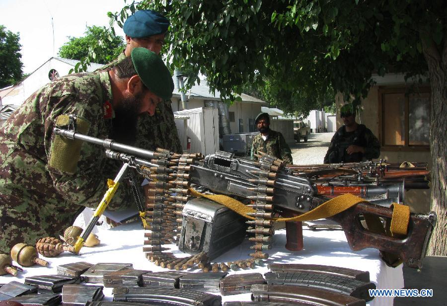 Afghan army soldiers display weapons of Taliban militants at an army camp in Nangarhar province, eastern Afghanistan, on June 30, 2013. Afghan army soldiers captured weapons of Taliban militants during an operation in Nangarhar province on Sunday, officials said. (Xinhua/Tahir Safi) 