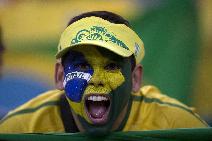 Performers participate in the closing ceremony of the FIFA's Confederations Cup Brazil 2013, held at Maracana Stadium, in Rio de Janeiro, Brazil, on June 30, 2013. (Xinhua/David de la Paz) 