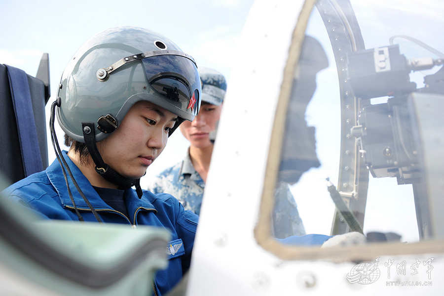 A total of 16 female fighter pilots were granted bachelor degree in military science at a graduation ceremony held at the Shijiazhuang Flight Academy of the Air Force of the Chinese People's Liberation Army (PLAAF) on the morning of June 25, 2013 and become the first group of female fighter pilots with double bachelor degrees. They were granted bachelor degree in engineering in 2012. (KJ.81.cn/Lin Yuan)