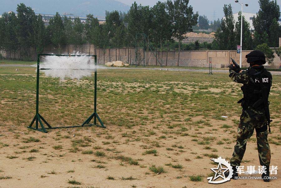 The Tai'an Detachment of the Chinese People's Armed Police Force (APF) organizes its 30 special operation members to conduct a military skills training, in a bid to further enhance their combat capability in complex environment.(China Military Online/Gao Jian, Yang Luning, Wen Yongzhi)