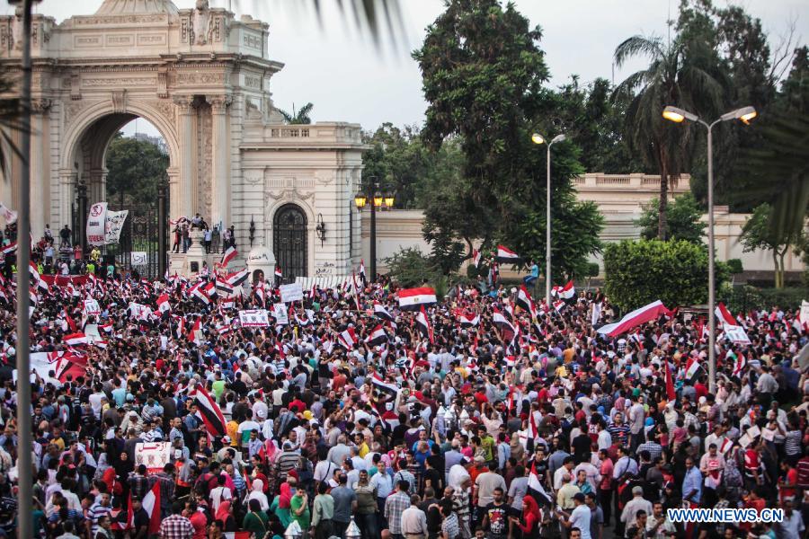 Egyptian take part in an opposition rally in front of Al-Qoba presidential palace in Cairo, Egypt, July 2, 2013. Egyptian President Mohamed Morsi said late Tuesday that there will be no alternative for "constitutional legitimacy," amid the ongoing political division in his country, where the opposition and liberal are asking him to quit power. (Xinhua/Amru Salahuddien)