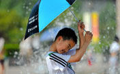 Scorching heat bakes E China's Jinan 