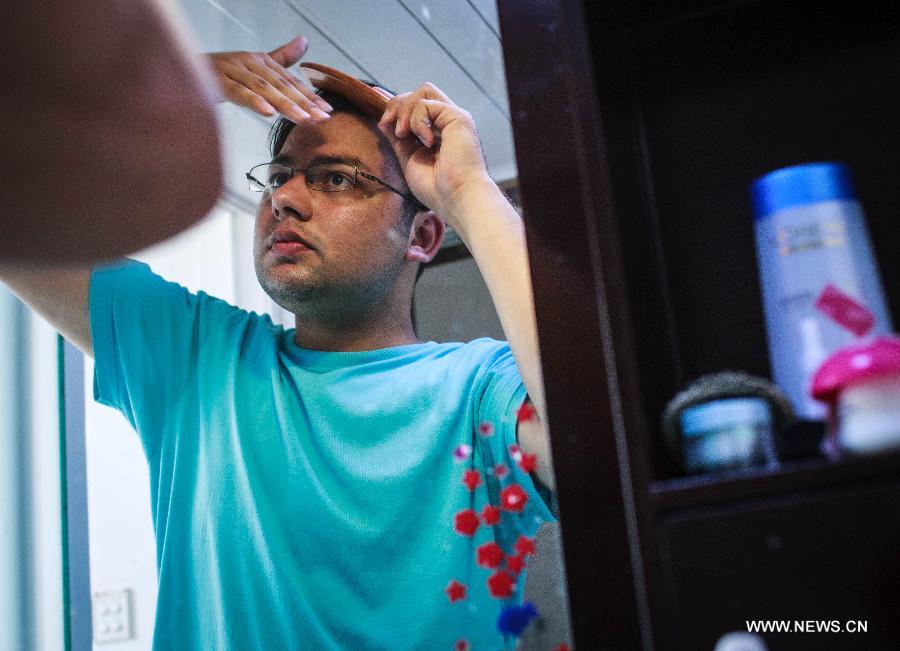 Mubeen Abdul, a student from Pakistan, prepares for a coming interview in Nantong, east China's Jiangsu Province, June 28, 2013. Mubeen is a fresh graduate seeking for a job in Nantong from Nantong University, majoring in clinical medicine. He has rented a house and attended many job fairs in a month. No answer from employers and low income from part-time job exerted much pressure on him. Finally he got a job for reception of foreign guests and management in Nantong First People's Hospital on July 1, 2013. "I love China and I will continue studying for master's degree and qualification of medical practitioners," said Mubeen. (Xinhua/Huang Zhe)