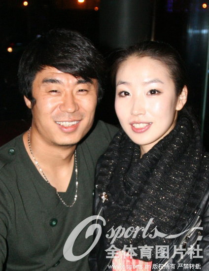 Shandon Luneng: Han Peng and his wife. (Photo/Osports)