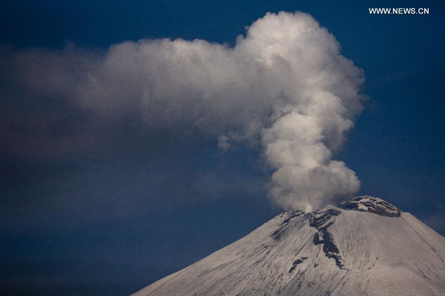 Photo taken on July 14, 2013 shows the spew of the Popocatepetl Volcano in San Andres Calpan of the Calpan municipality, Puebla, central Mexico. (Xinhua/Guillermo Arias) 