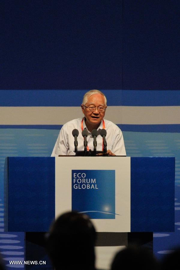 Wu Jinglian, a Chinese economist, addresses the opening ceremony of the Eco Forum Global Annual Conference Guiyang 2013 in Guiyang, capital of southwest China's Guizhou Province, July 20, 2013. Over 2,000 participants from home and abroad attended the conference themed on "Building Eco-Civilization: Green Transformation and Transition". (Xinhua/Ou Dongqu) 