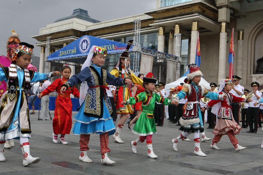 Models present traditional Mongolian clothes during the annual Mongolian Clothing Festival in Ulan Bator, Mongolia, July 20, 2013. (Xinhua/Shi Yongchun)