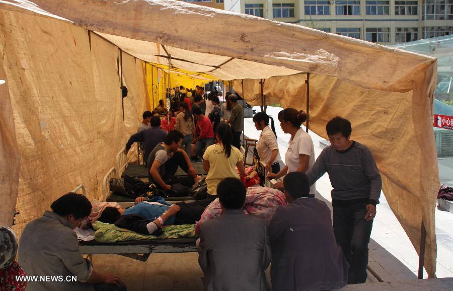 Victims of an earthquake receive treatment at a hospital in Minxian County, northwest China's Gansu Province, July 22, 2013. At least 56 people were killed and 14 others are missing as of 3 p.m. on Monday following the 6.6-magnitude earthquake striking at 7:45 a.m. on Monday at the border of Minxian County and Zhangxian County in the city of Dingxi. Another 392 people were injured in the quake, which also cut off communications in 13 townships in Zhangxian, according to the provincial earthquake emergency response center. (Xinhua/Han Congzhi)