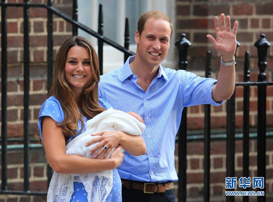 Prince William, his wife Kate and their newborn baby boy have arrived at Kensington Palace. Just before they left the hospital, the royal couple gave the world its first glimpse of Britain’s newest Prince. (Photo/ Xinhua)