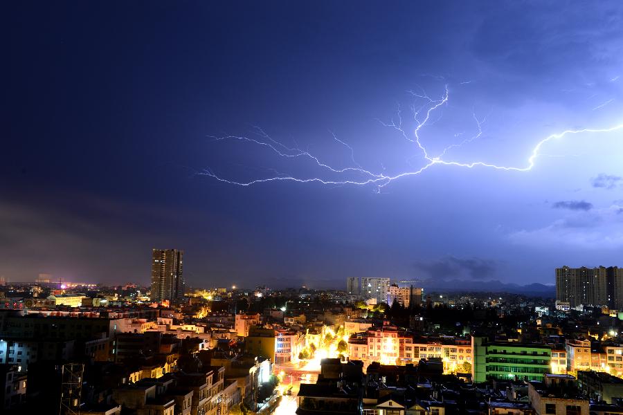 Heavy rainfall hits SW China 