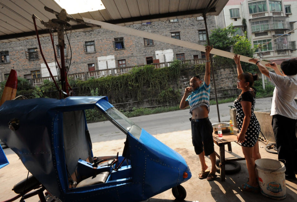 Wen Jiaquan, a 54-year-old repairman, makes a rotorcraft by following the video and indications on Internet in southwest China's Chongqing municipality on July 28, 2013. He and his wife have never flown before but shared the same dream of flying in the sky. Wen who only received primary school education has spent 10,000 yuan ($1,630) on the semi-finished rotorcraft. As the rotorcraft hasn't been finished, we still don't know if it can be a success. (Photo/GMW)