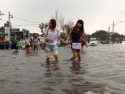 Beijing rainstorm cancels flights, kills airport worker