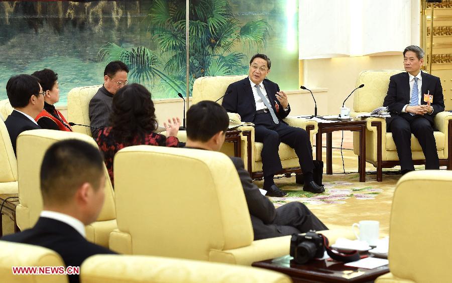 Yu Zhengsheng joins discussion with deputies from SE China's Taiwan during 2nd session of 12th NPC