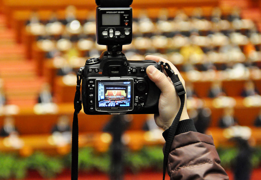 HD Photo: Closing meeting in lens